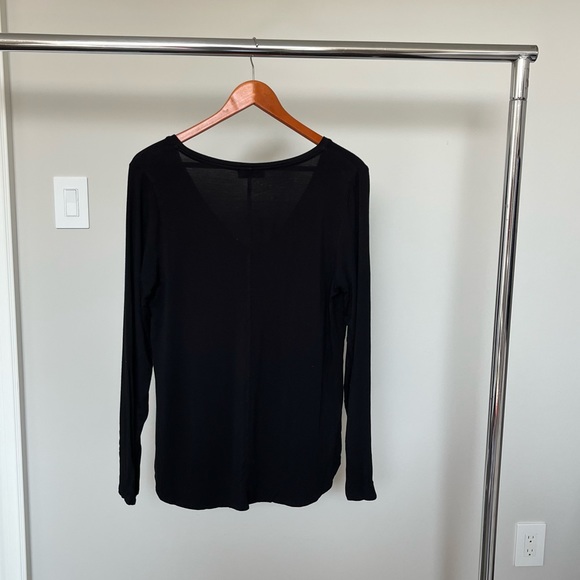 Aritzia Babaton V-Neck Long Sleeve - Picture 2 of 2